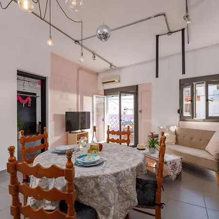 Thena Apartment *