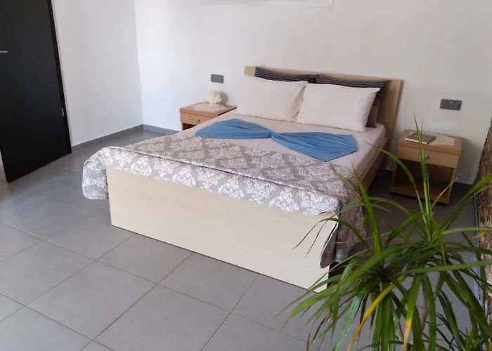 Thena Apartment Hersonissos (Crete)